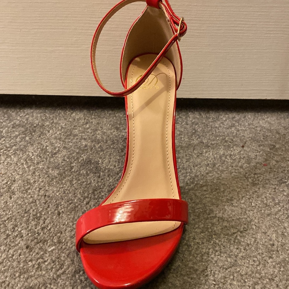 Red Heels - Picture 4 of 4